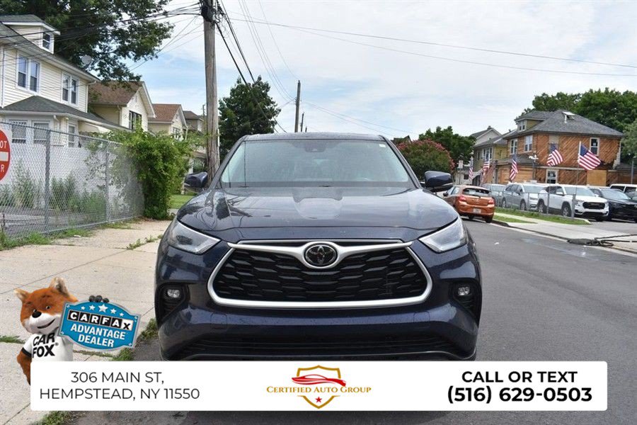 Used 2025 Toyota Highlander LE FWD image 2
