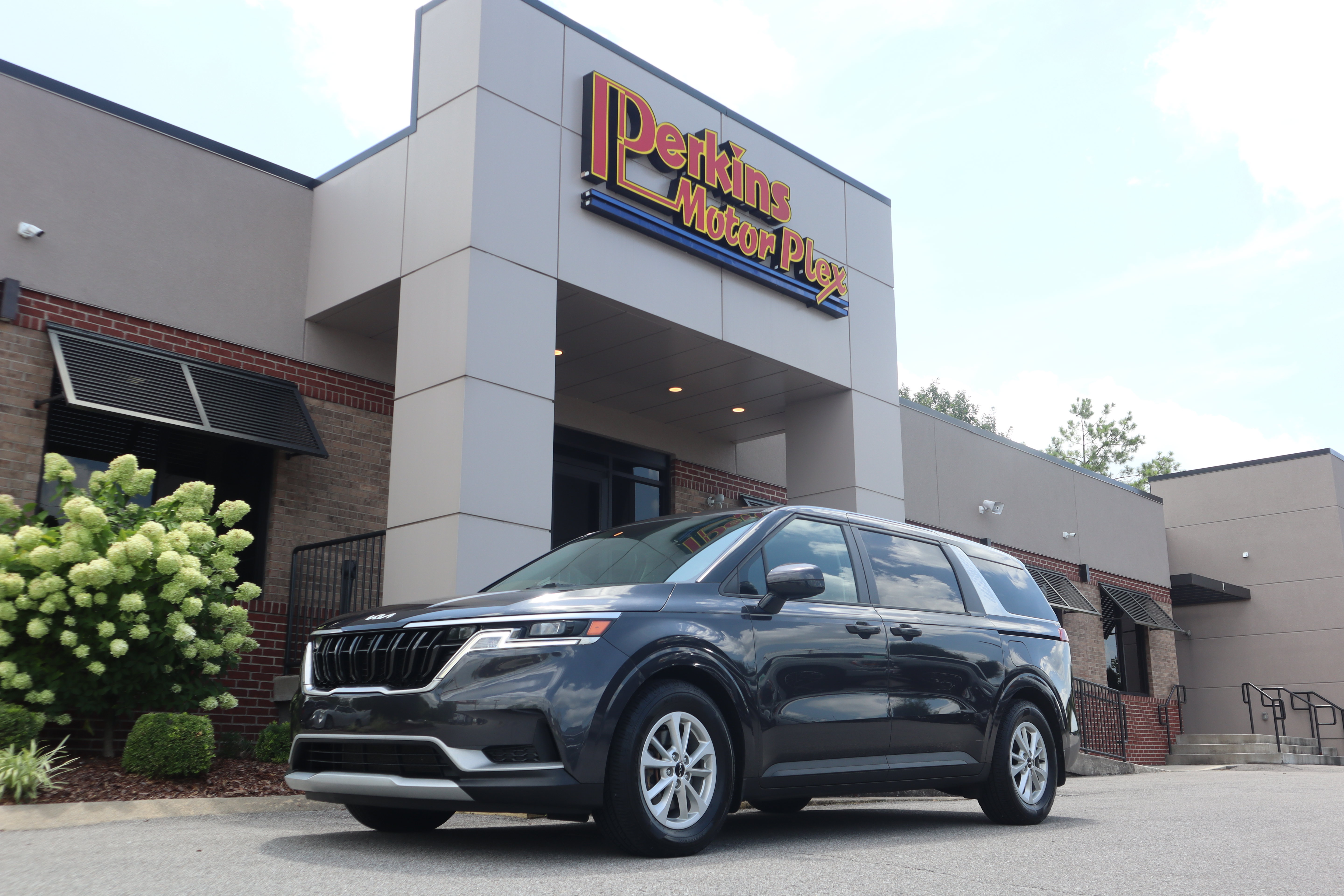 Used 2023 Kia Carnival LX FWD image 28