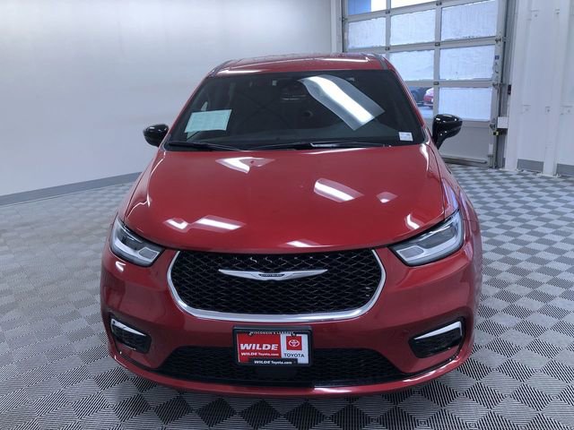 Used 2025 Chrysler Pacifica Select image 15