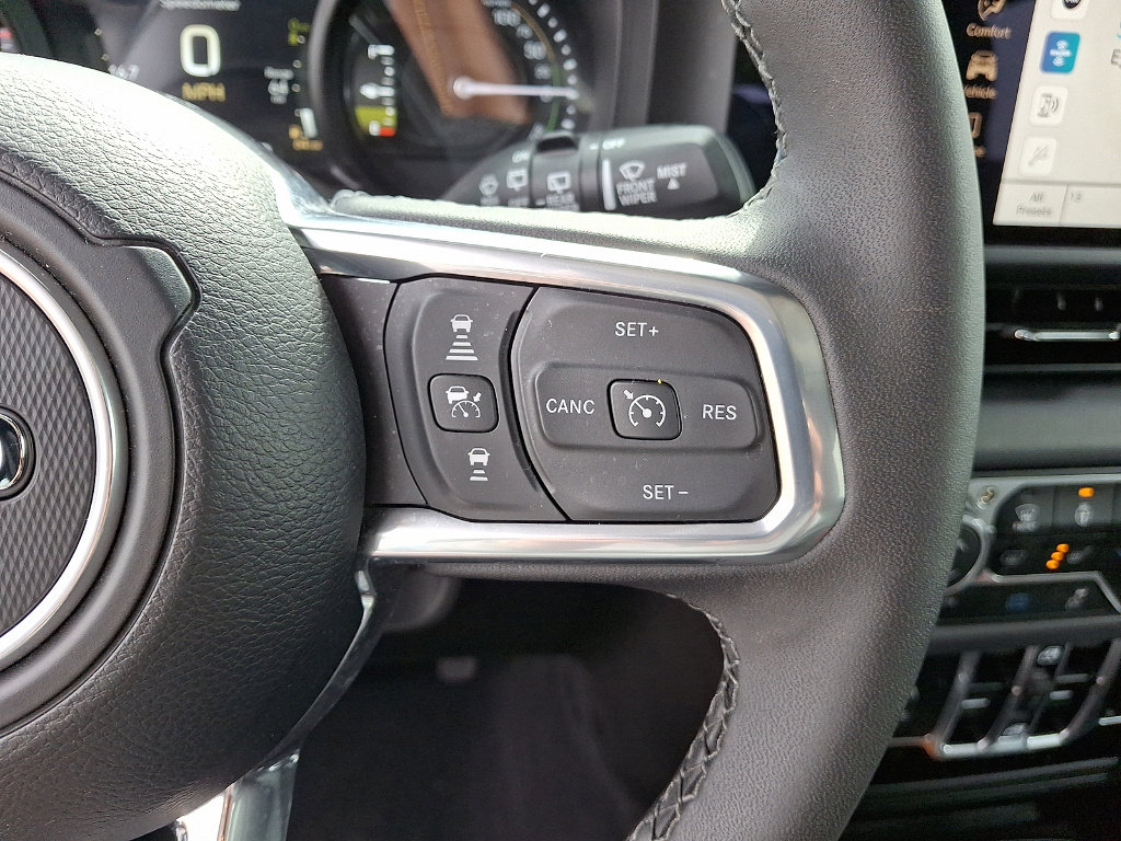Certified 2025 Jeep Wrangler Unlimited Sahara AWD/4WD image 10