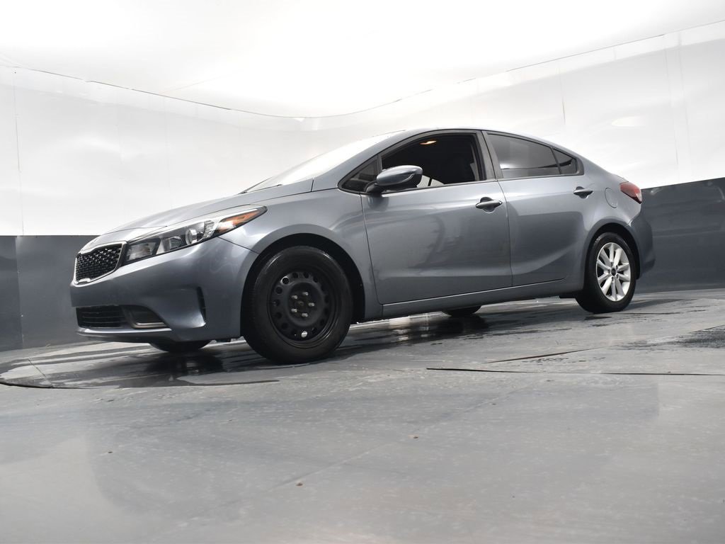Used 2017 Kia Forte S image 24
