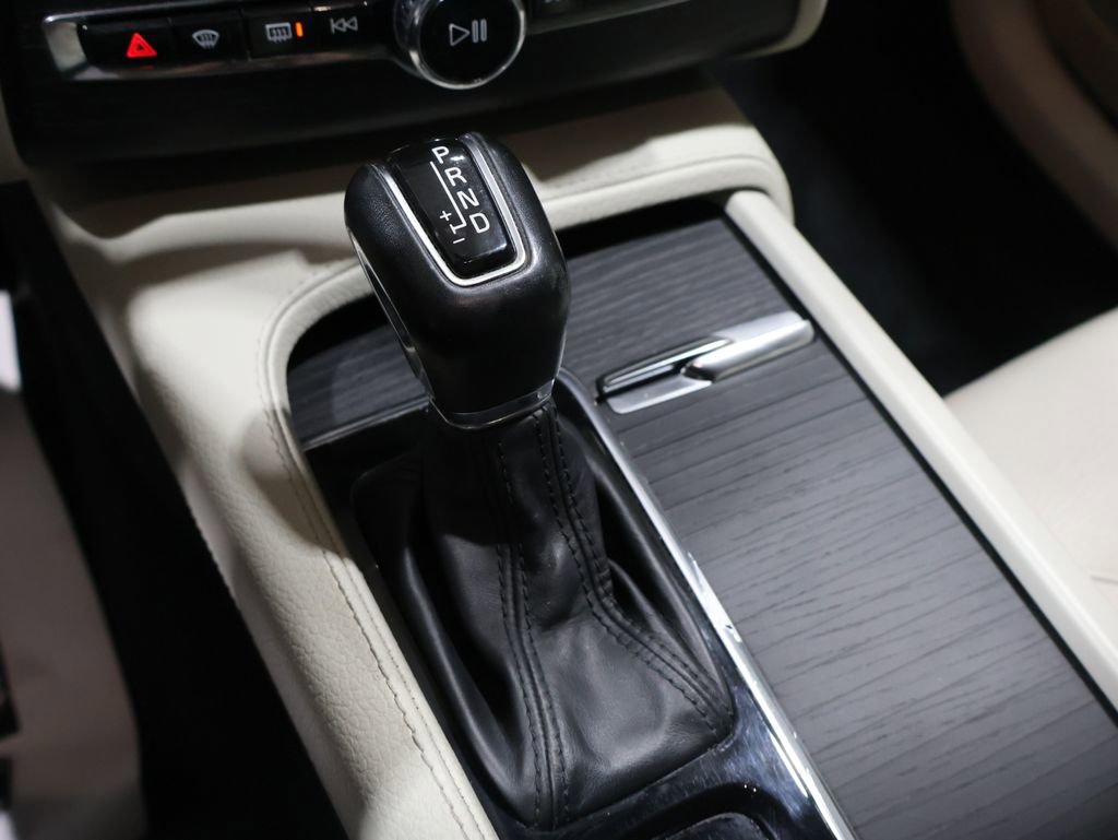 Used 2020 Volvo XC90 T6 Momentum image 32