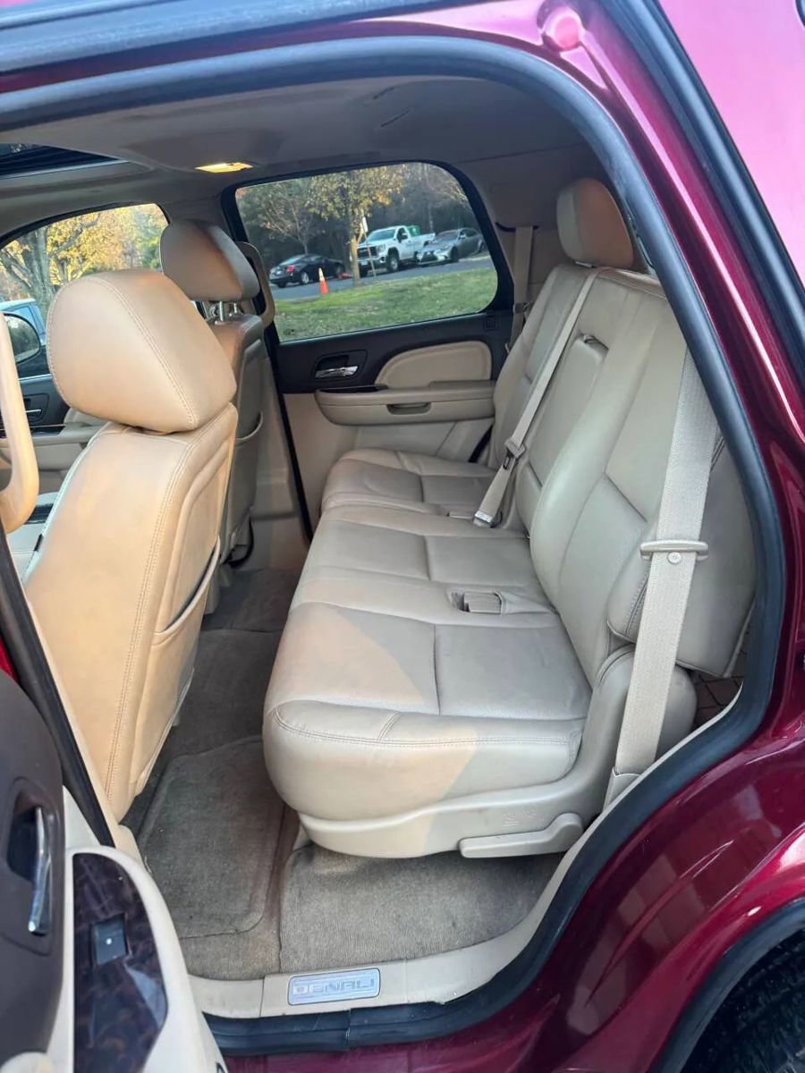 Used 2011 GMC Yukon Denali image 32