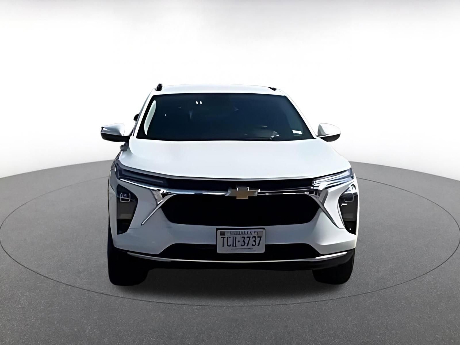 Used 2025 Chevrolet Trax LT w/ LT Convenience Package FWD image 3