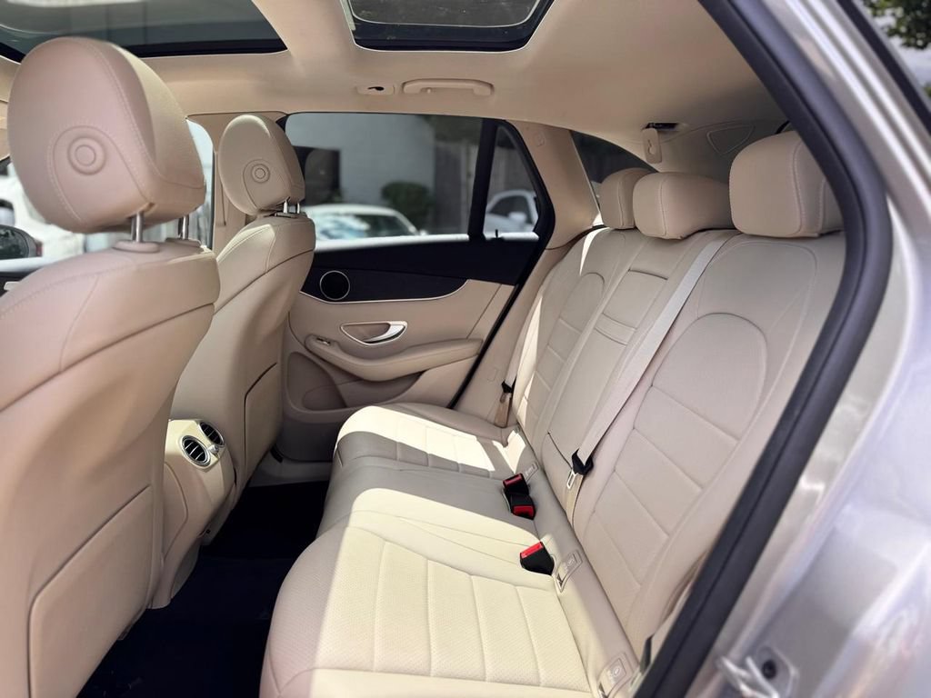 Used 2022 Mercedes-Benz GLC 300 4MATIC w/ Multimedia Package Lite image 26