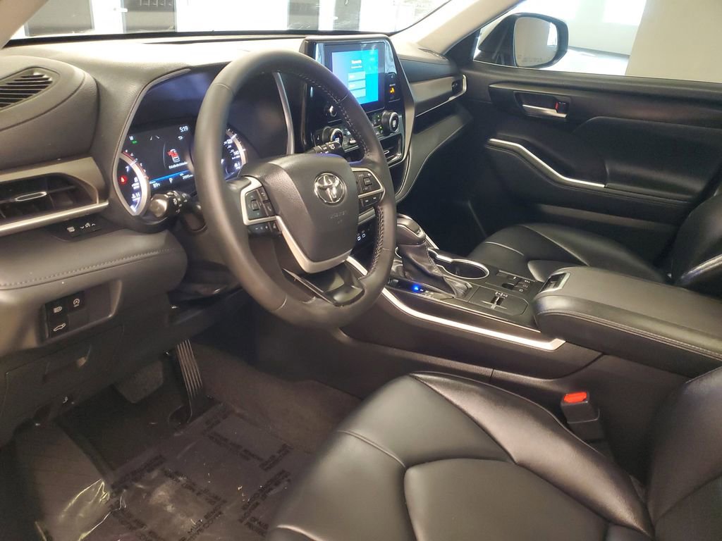 Used 2023 Toyota Highlander XLE image 17