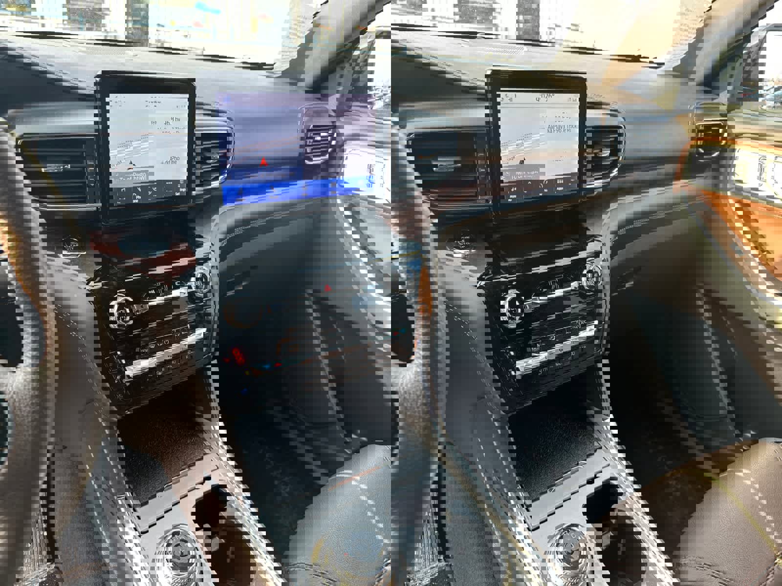 Used 2023 Ford Explorer King Ranch w/ Class IV Trailer Tow Package image 12