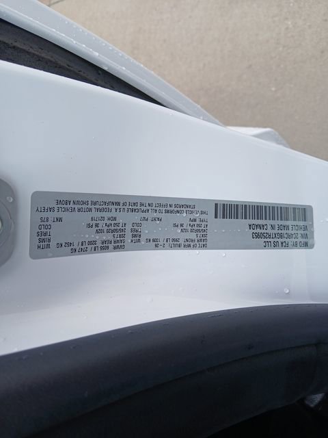 Used 2026 Chrysler Pacifica Select FWD image 32