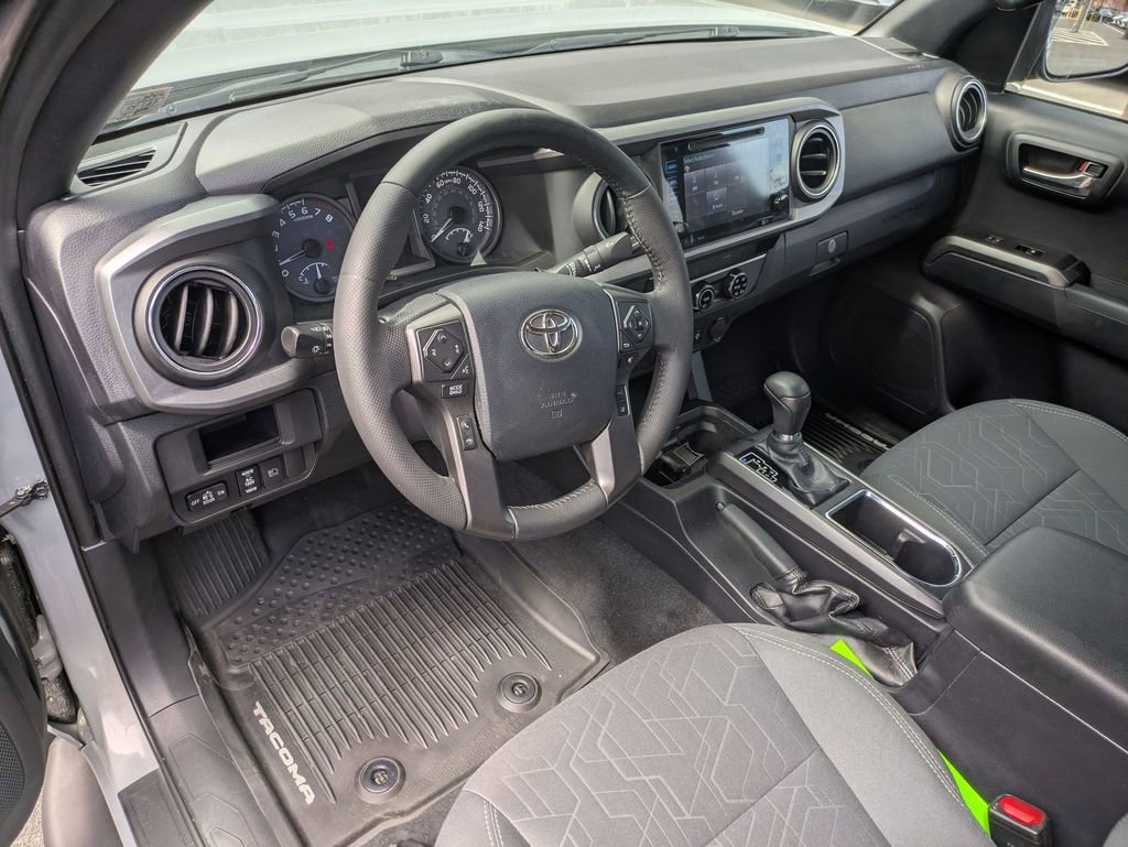 Used 2018 Toyota Tacoma TRD Sport AWD/4WD image 11
