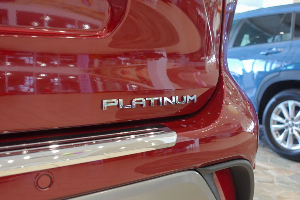 New 2026 Toyota Highlander Platinum image 9