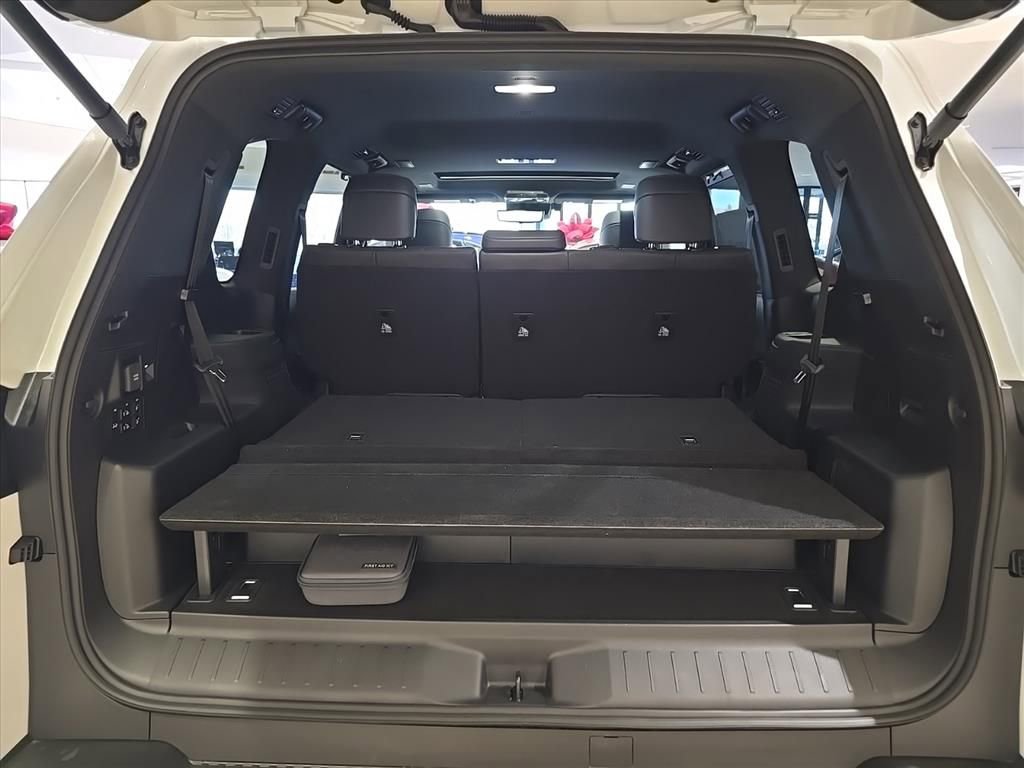 New 2025 Lexus LX 700h Luxury image 38