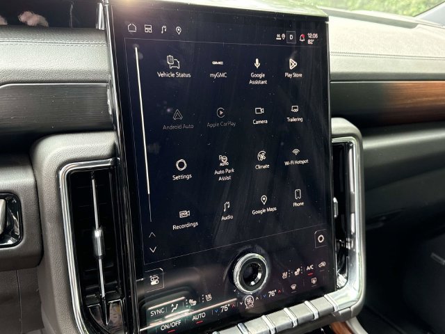 Used 2026 GMC Yukon XL Denali w/ Sun & Power Step Package AWD/4WD image 17