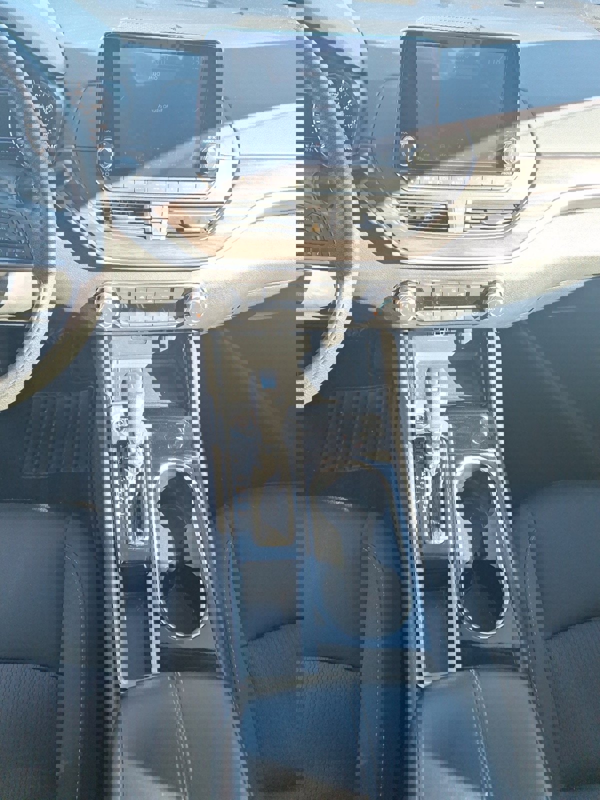 Used 2024 Nissan Altima 2.5 SV image 12