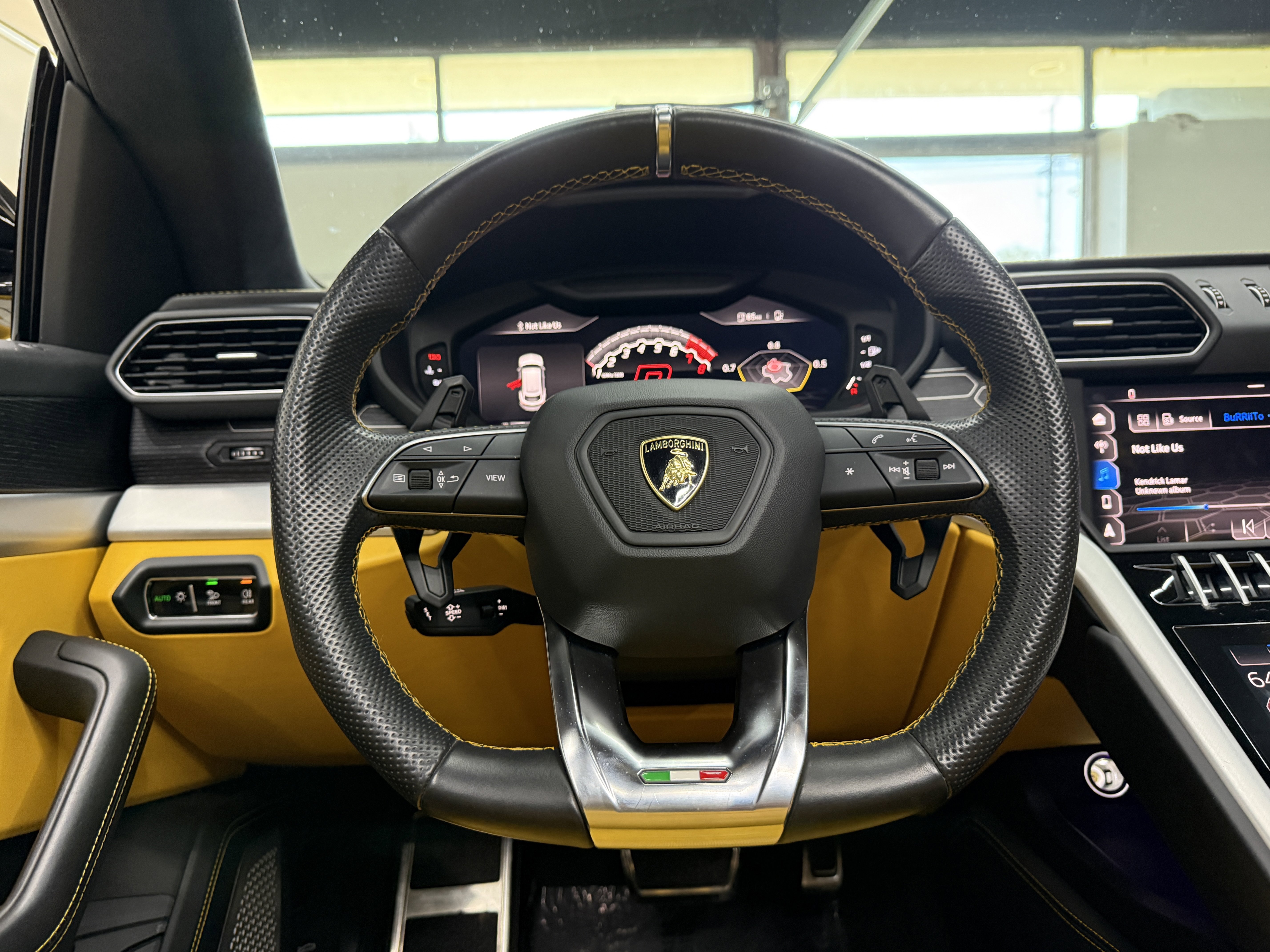 Used 2019 Lamborghini Urus AWD/4WD image 13