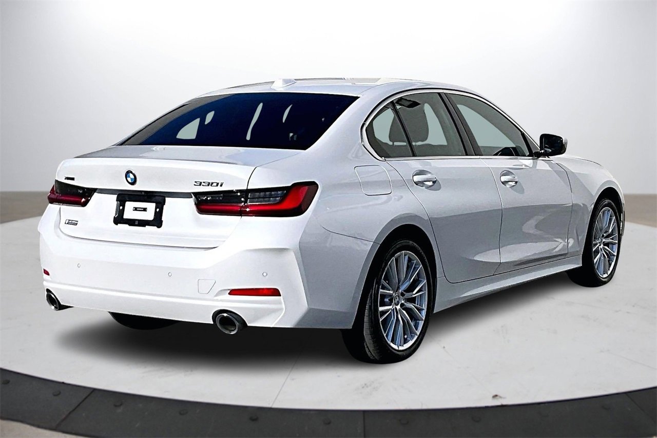 Used 2024 BMW 330i xDrive Sedan w/ Convenience Package image 9
