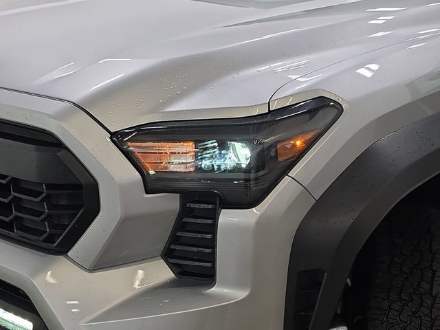 Certified 2024 Toyota Tacoma TRD Off-Road AWD/4WD image 27