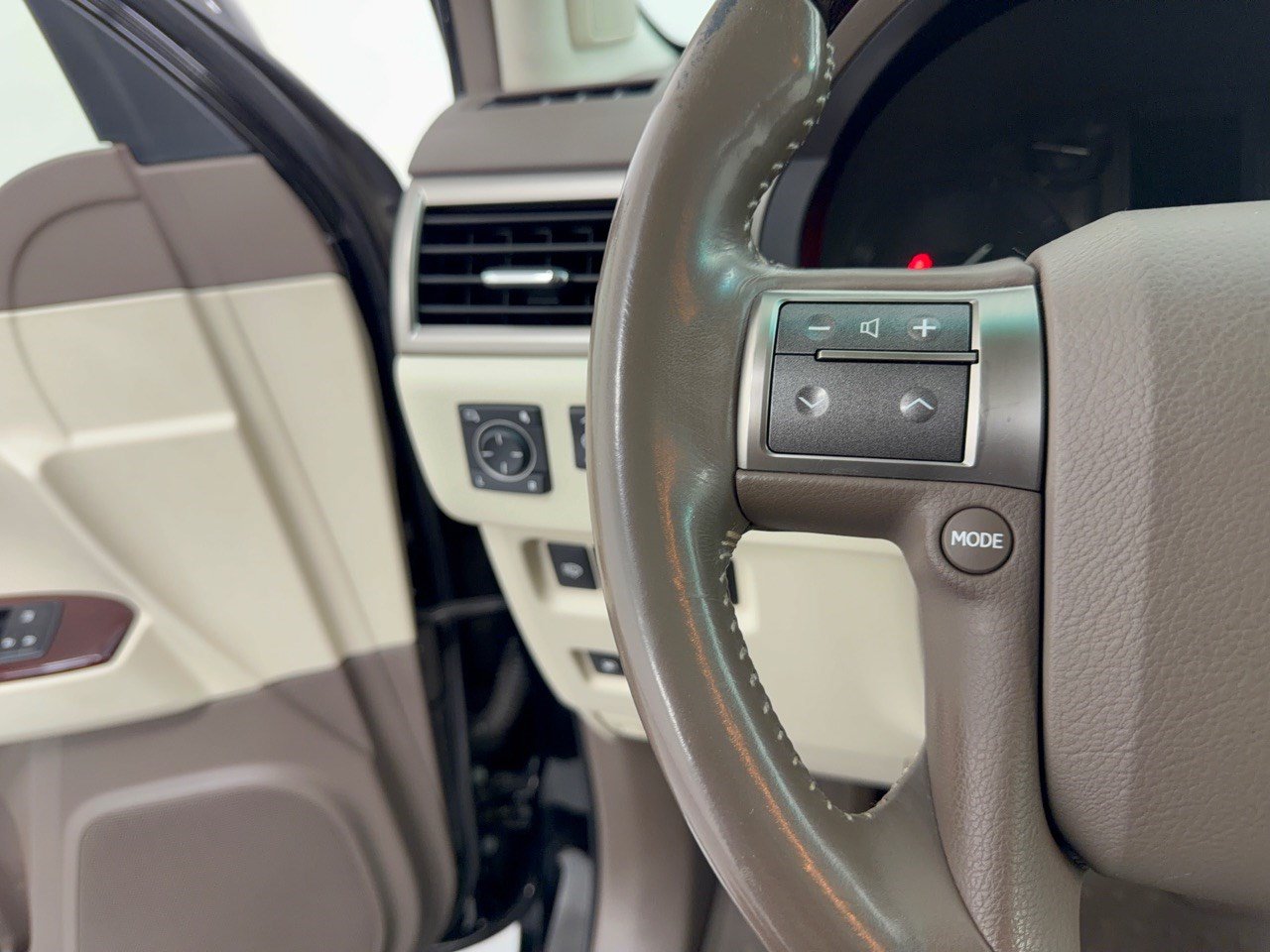 Used 2016 Lexus GX 460 w/ Premium Package AWD/4WD image 18