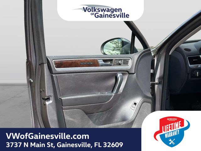Used 2014 Volkswagen Touareg Executive AWD/4WD image 16