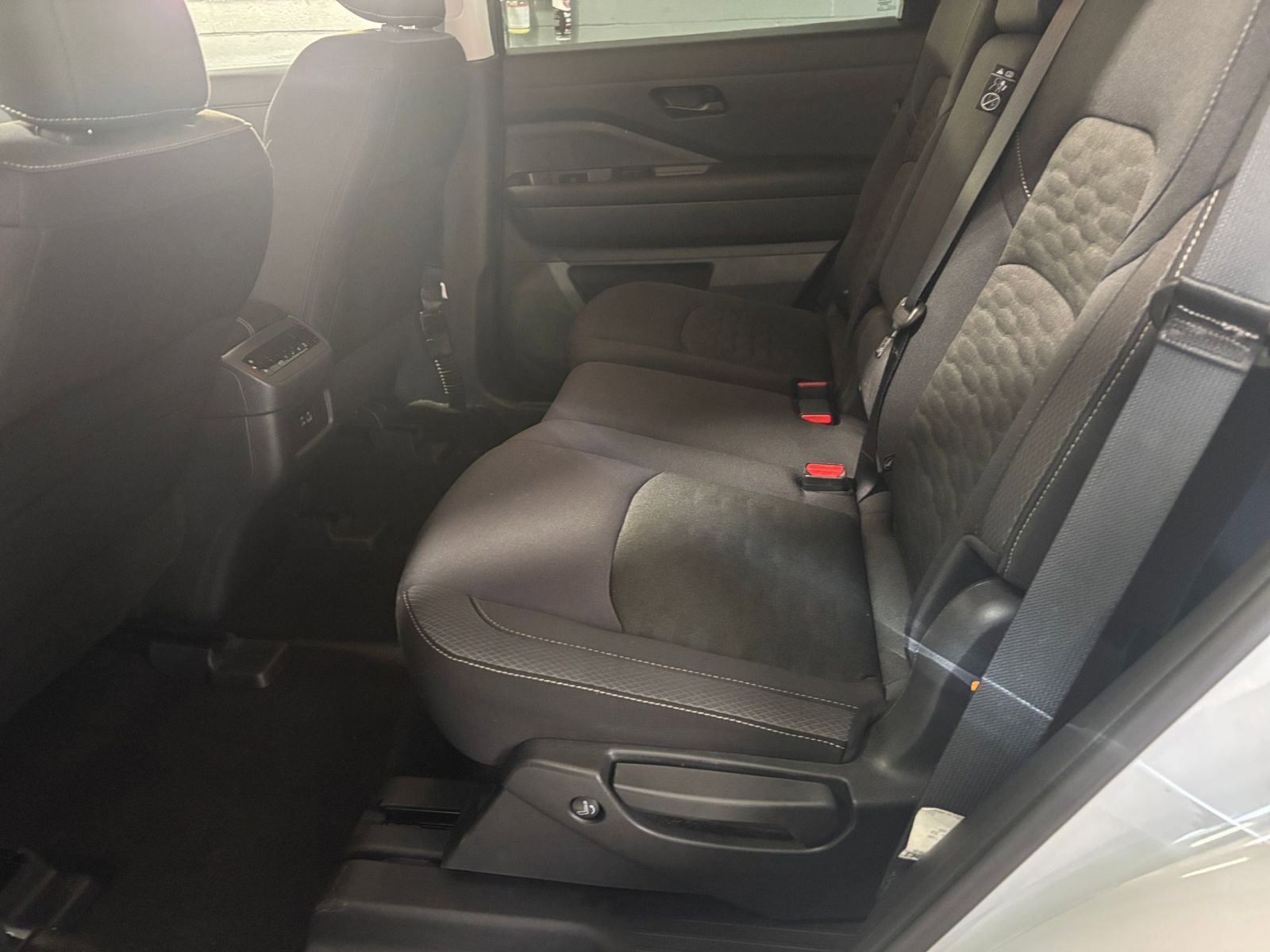 Used 2025 Nissan Pathfinder SV image 27