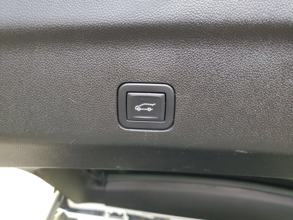 Used 2025 Chevrolet Suburban LT RWD image 30