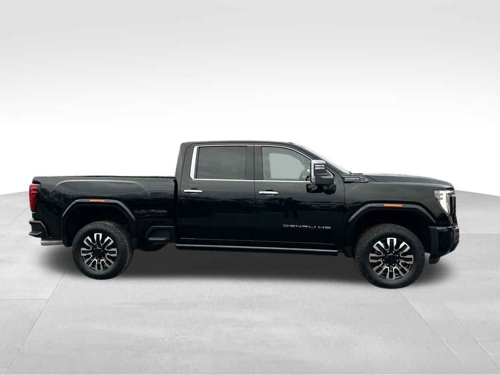 Used 2025 GMC Sierra 3500 Denali Ultimate image 4