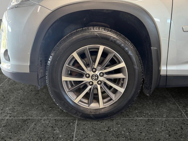 Used 2019 Toyota Highlander XLE AWD/4WD image 27