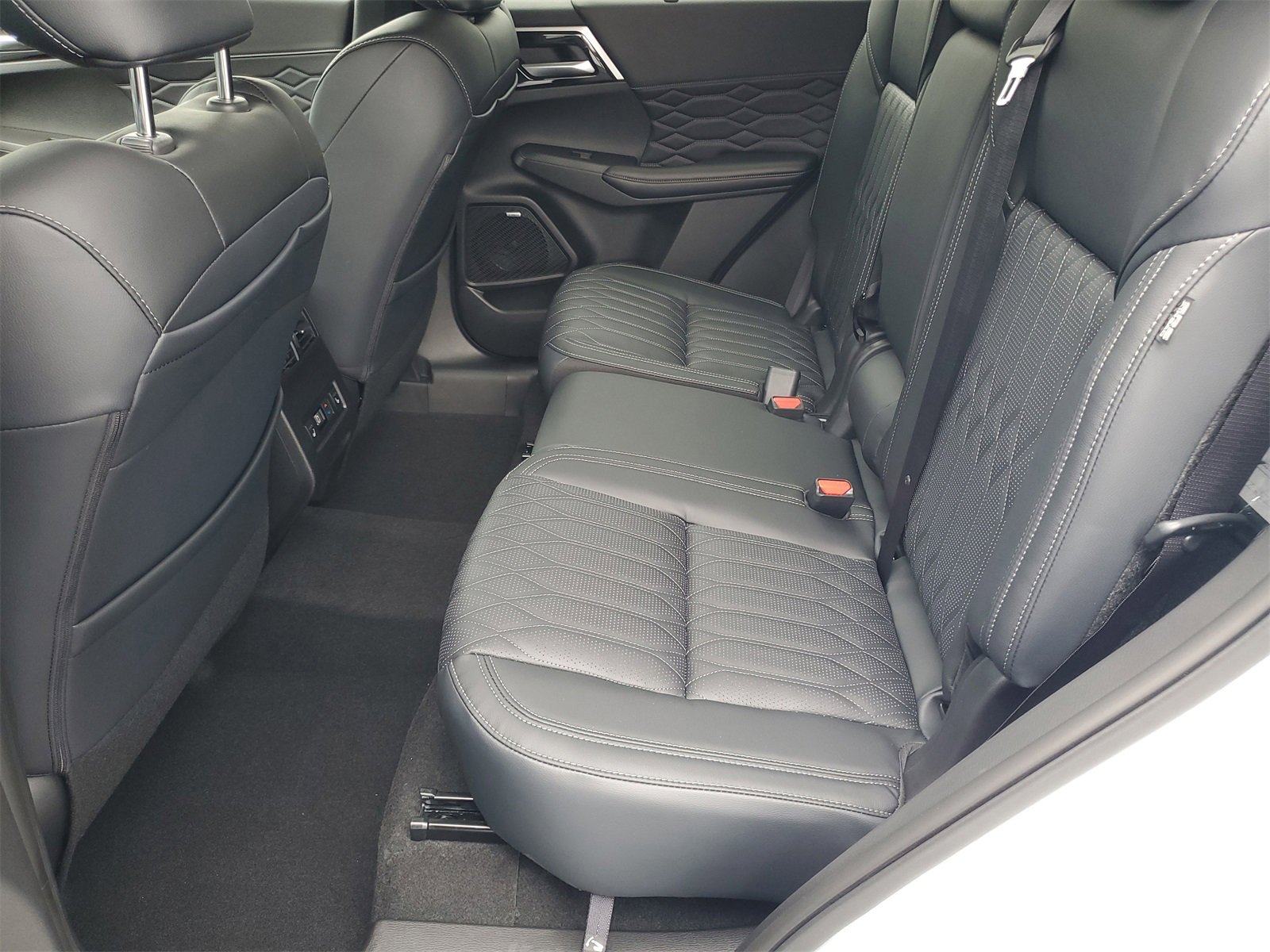 New 2025 Mitsubishi Outlander SEL image 21