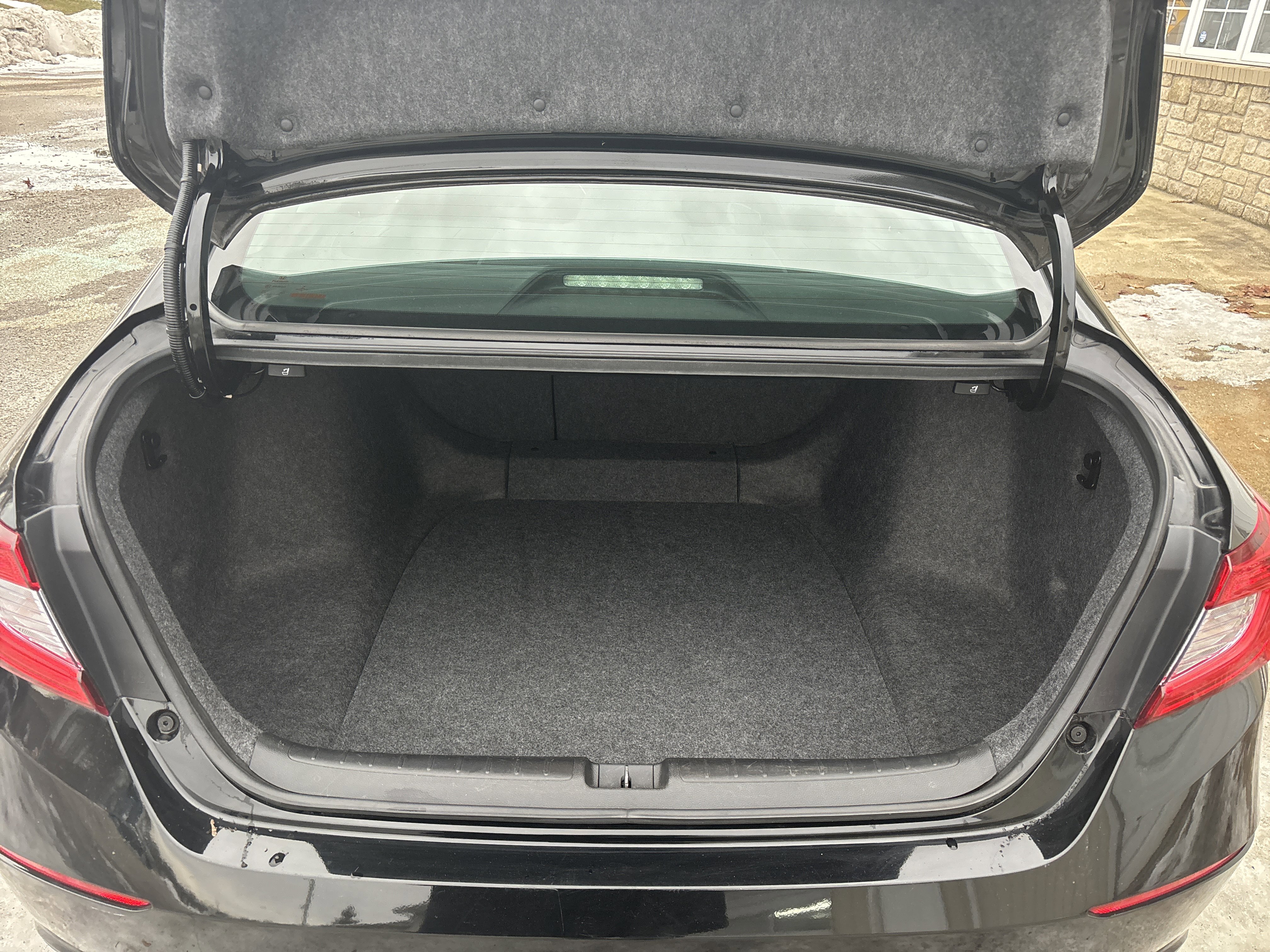 Used 2018 Honda Accord EX-L image 6