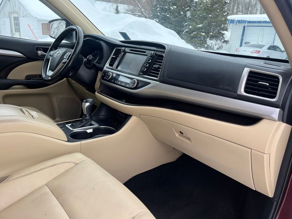 Used 2018 Toyota Highlander XLE AWD/4WD image 29