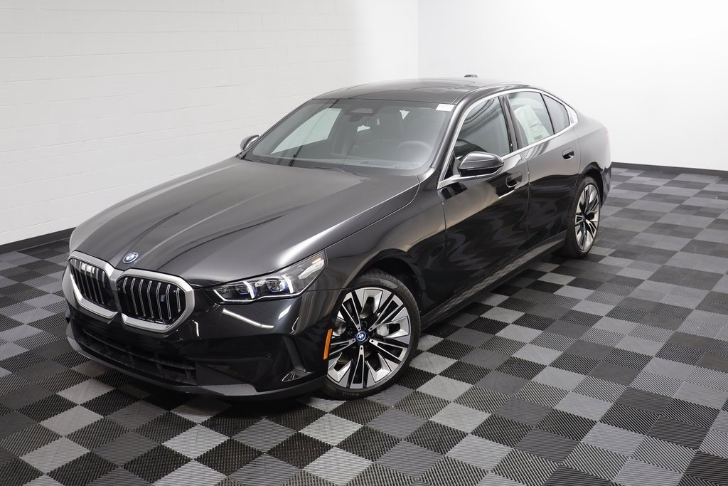 New 2025 BMW i5 xDrive40 w/ Premium Package image 2