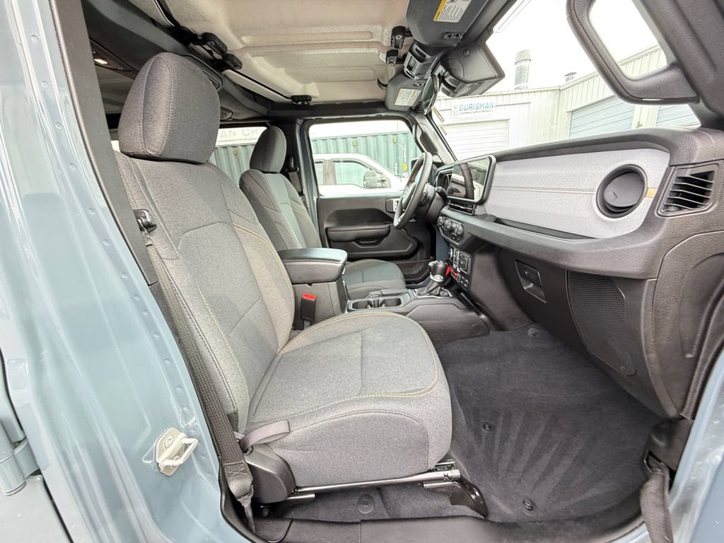 Used 2024 Jeep Wrangler Unlimited AWD/4WD image 25