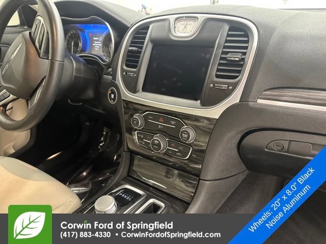 Used 2022 Chrysler 300 Touring w/ Sport Appearance Package image 10