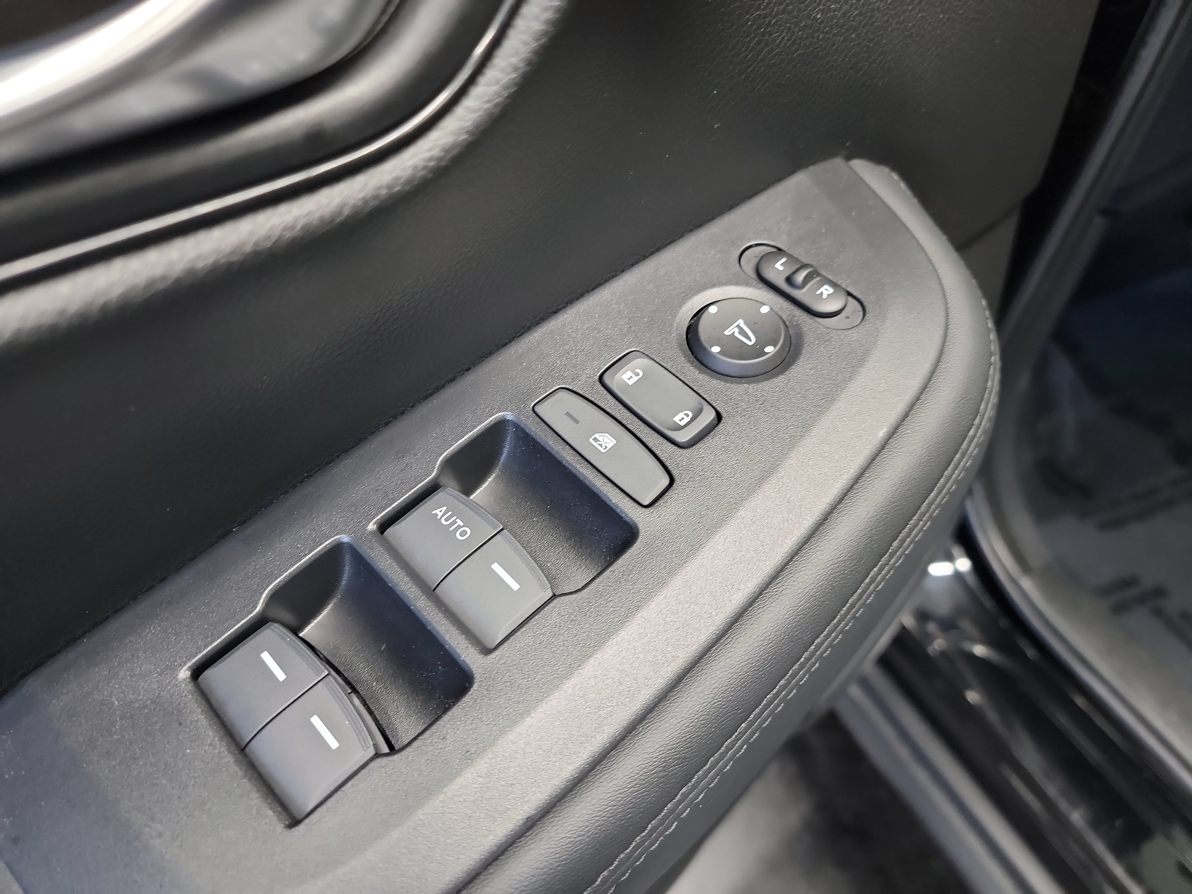 Used 2024 Honda HR-V LX image 14