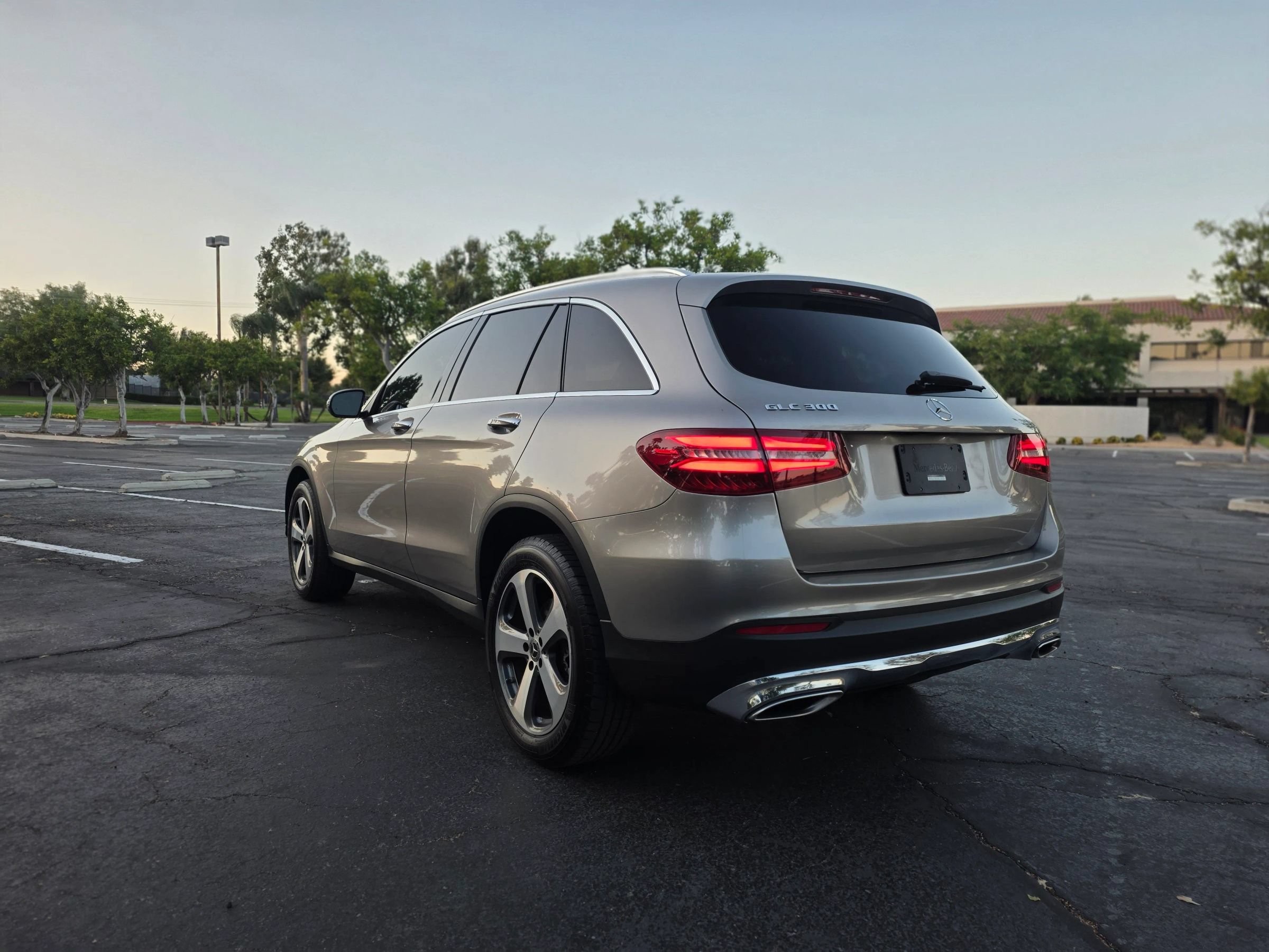 Used 2019 Mercedes-Benz GLC 300 w/ Premium Package image 7