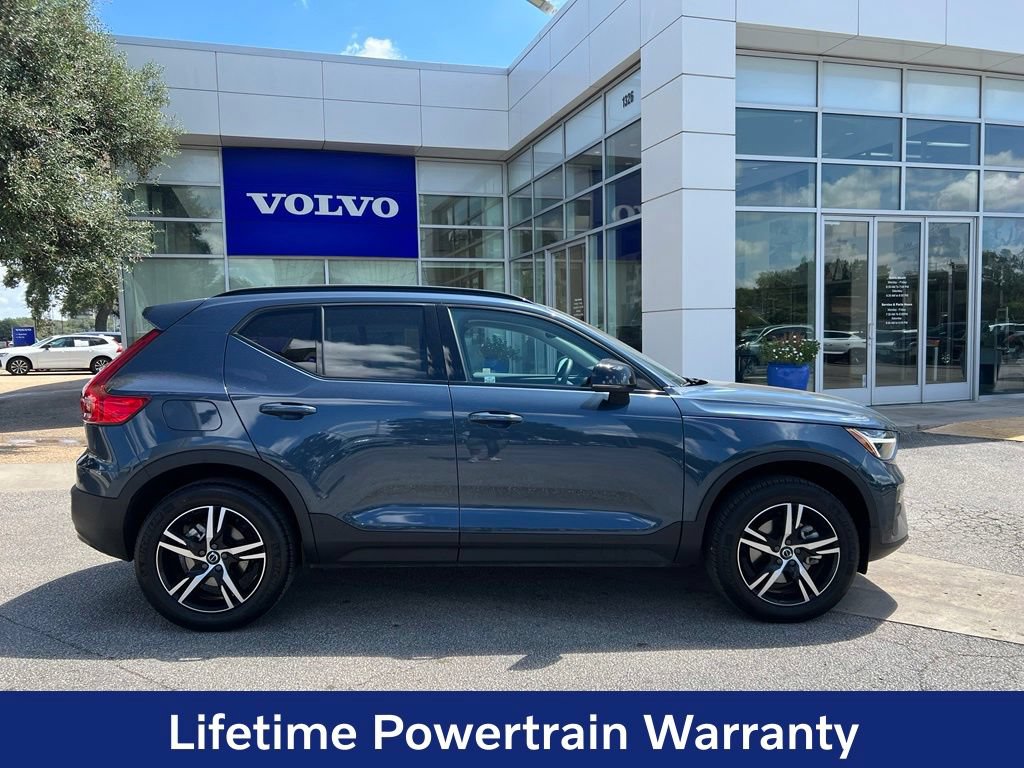 Certified 2026 Volvo XC40 B4 Core FWD image 8