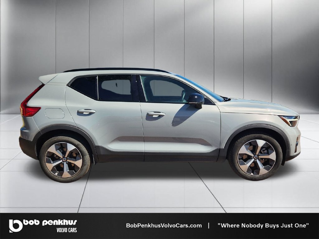 Used 2025 Volvo XC40 B5 Plus AWD/4WD image 24