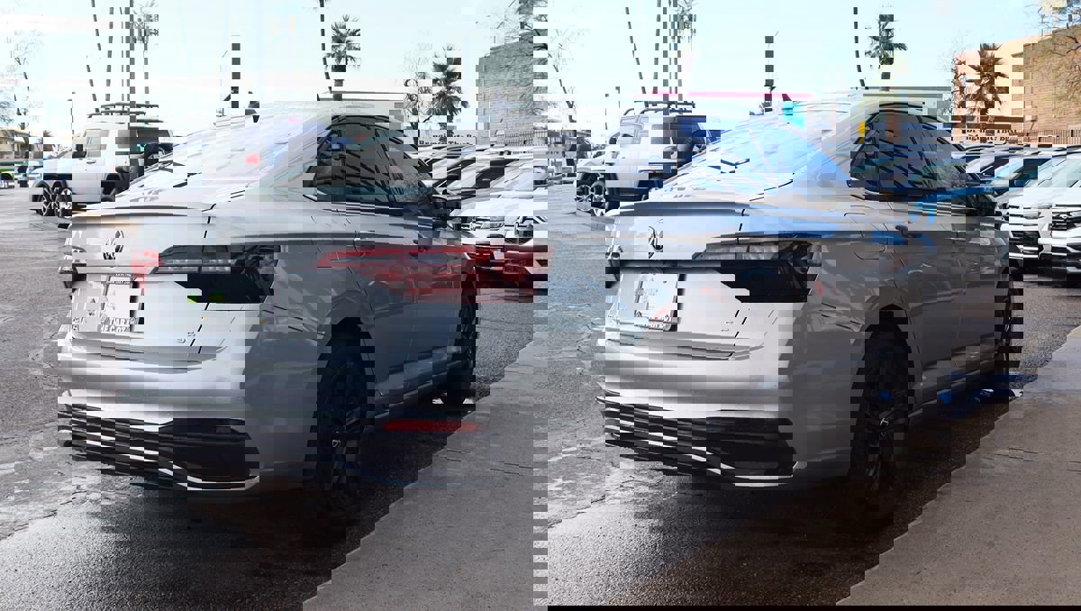 Used 2023 Volkswagen Jetta SE image 13