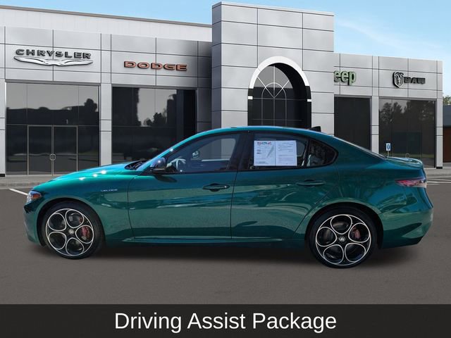 Used 2025 Alfa Romeo Giulia AWD w/ Veloce Package AWD image 8