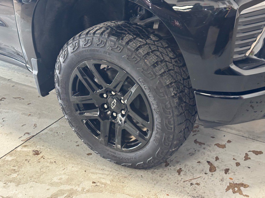 Used 2024 Chevrolet Silverado 1500 LT Trail Boss w/ Convenience Package II AWD/4WD image 4