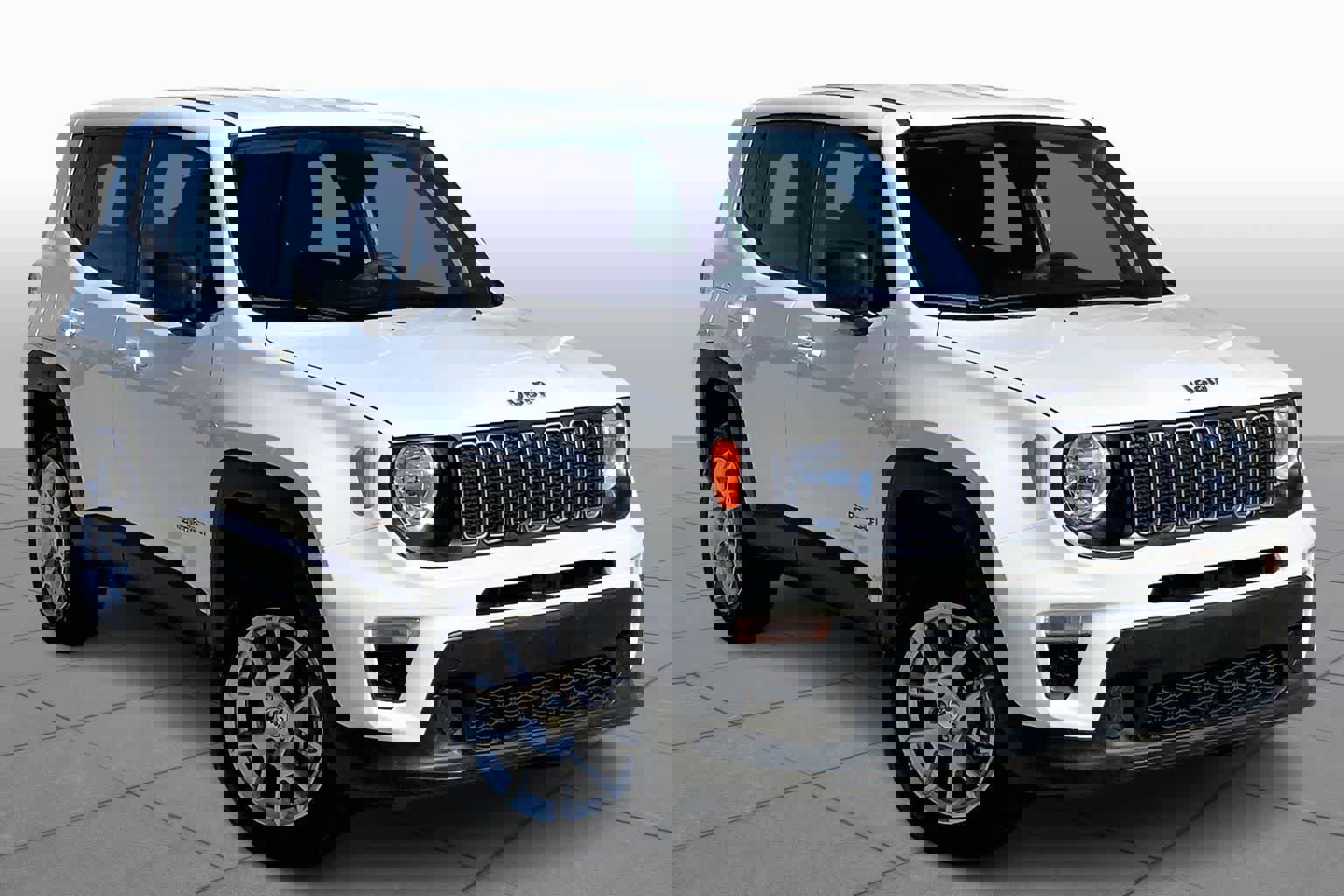 Used 2023 Jeep Renegade Latitude image 2