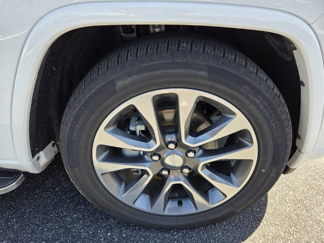 Used 2017 Jeep Grand Cherokee Overland w/ Jeep Active Safety Group AWD/4WD image 8