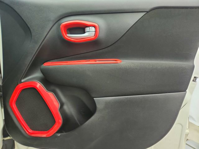 Used 2019 Jeep Renegade Latitude w/ Cold Weather Group image 24