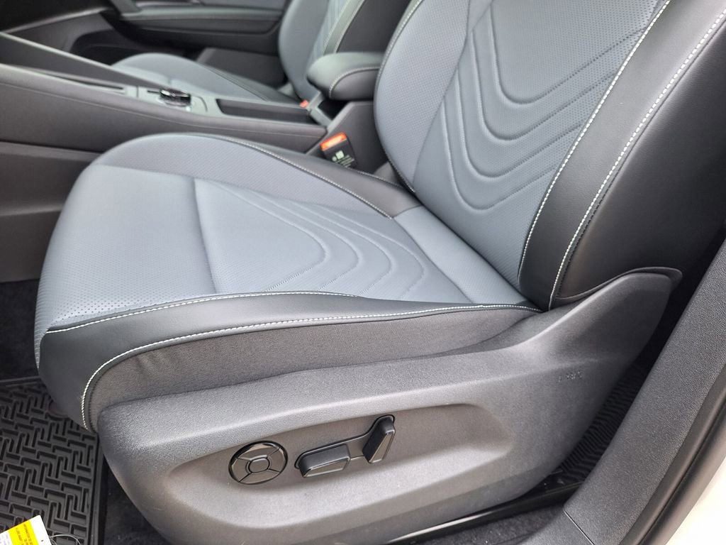 New 2026 Volkswagen Tiguan SE R-Line image 9