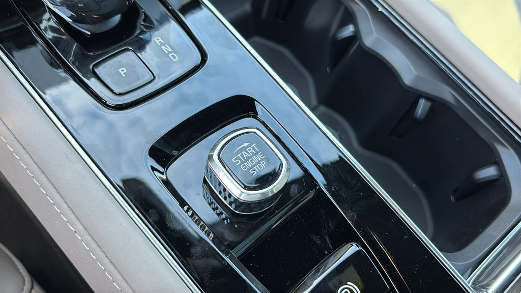 New 2027 Volvo XC90 T8 Plus AWD/4WD image 15