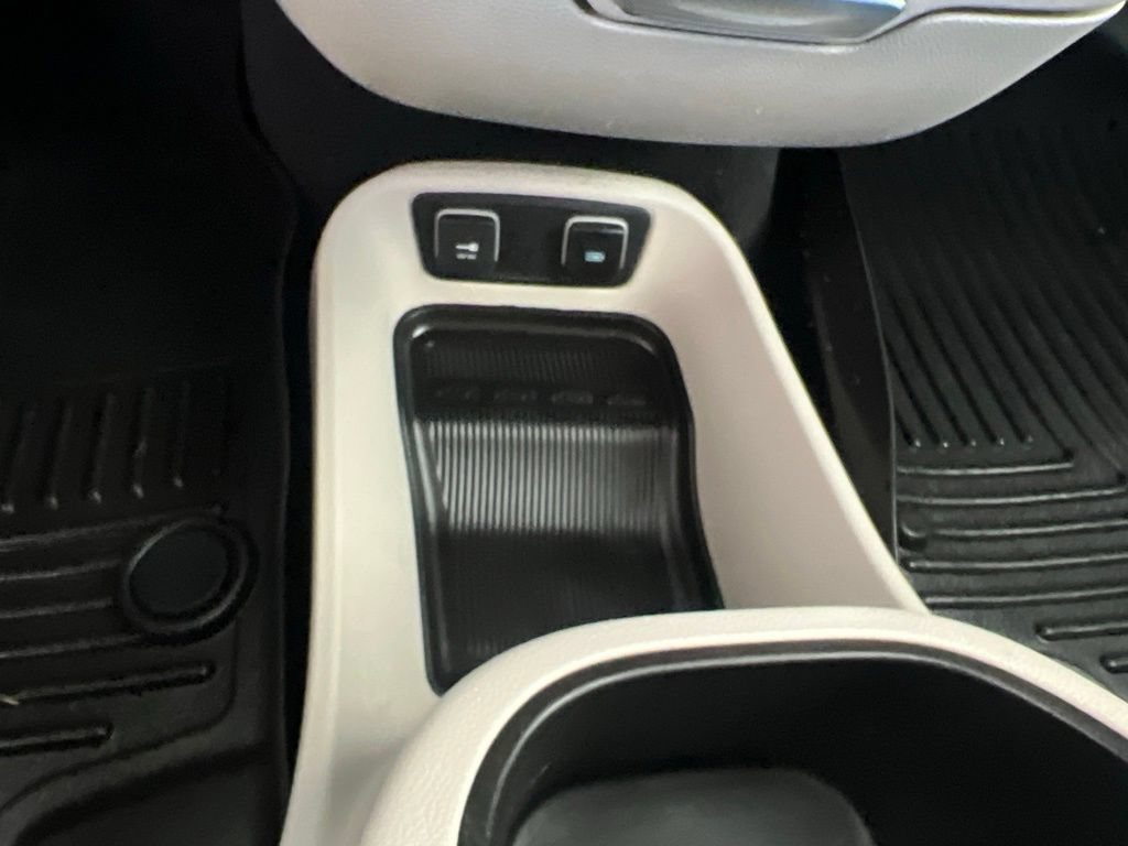 Used 2017 Chrysler Pacifica Touring-L Plus w/ Advanced Safetytec Group FWD image 52