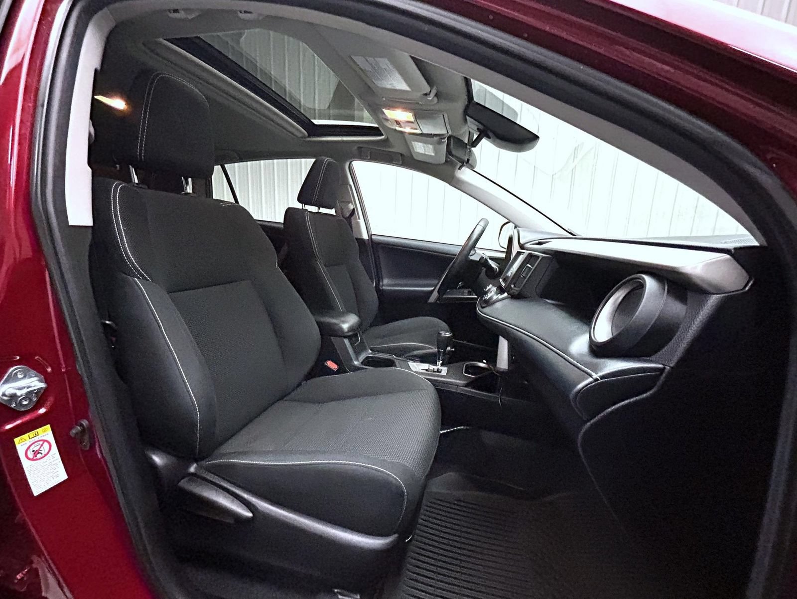 Used 2018 Toyota RAV4 XLE FWD image 15