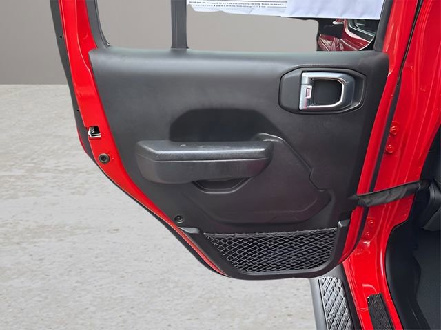 Used 2024 Jeep Gladiator Mojave w/ Technology Group image 16