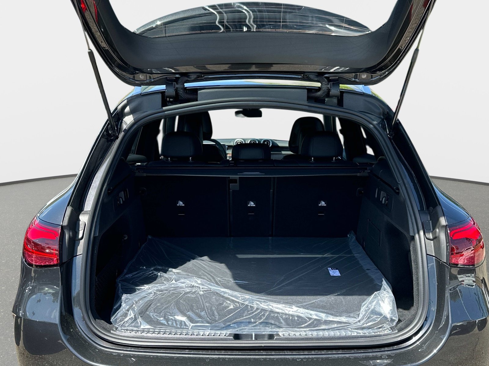 New 2025 Mercedes-Benz GLC 350e 4MATIC image 11