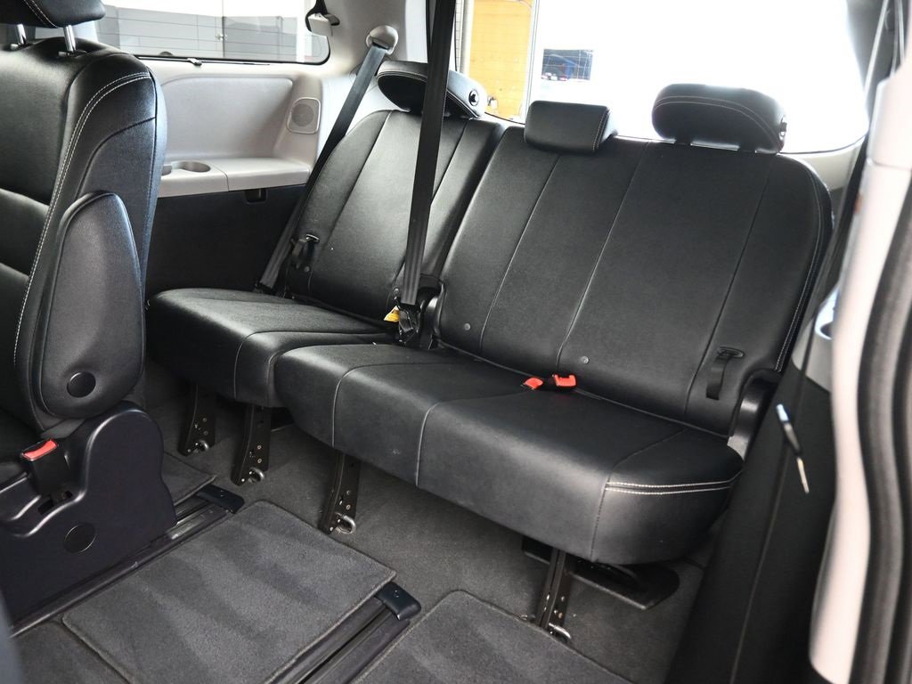 Used 2020 Toyota Sienna SE Premium image 38