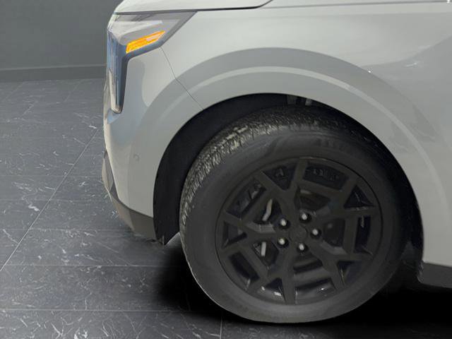 Used 2025 Kia Carnival SX w/ SX Dark Edition Package image 36